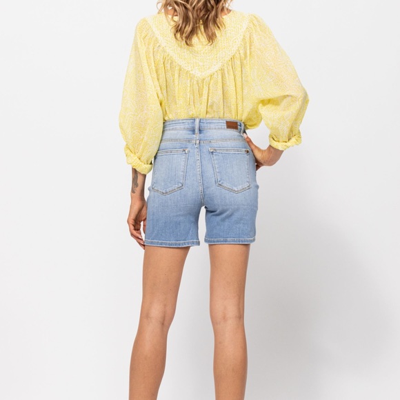 Only 1 left! judy blue high rise mid length shorts size small - Picture 4 of 11